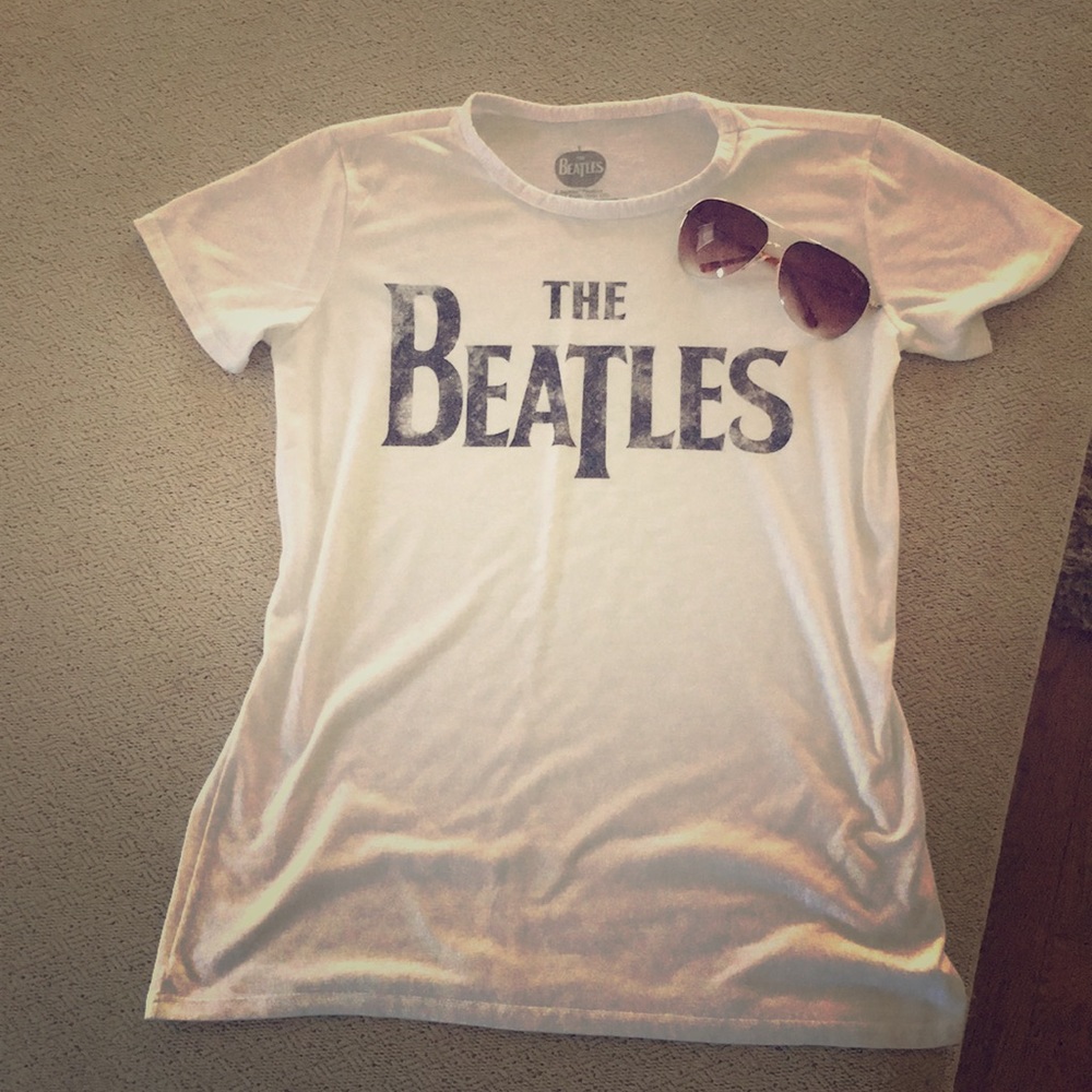 Super soft, vintage style Apple Beatles tee!